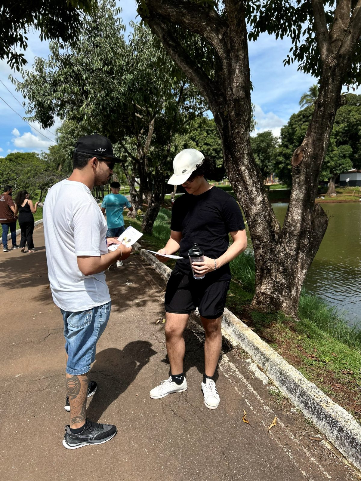 Evangelismo com jovens da Igreja de Deus Central Trindade