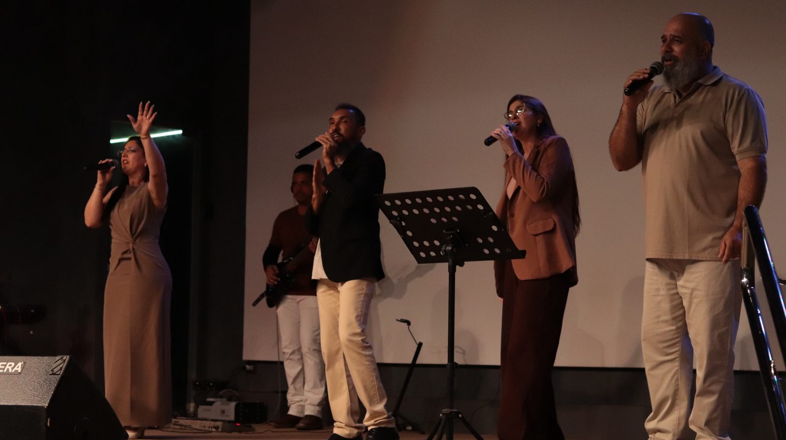 Equipe de louvor da Igreja de Deus Central Trindade