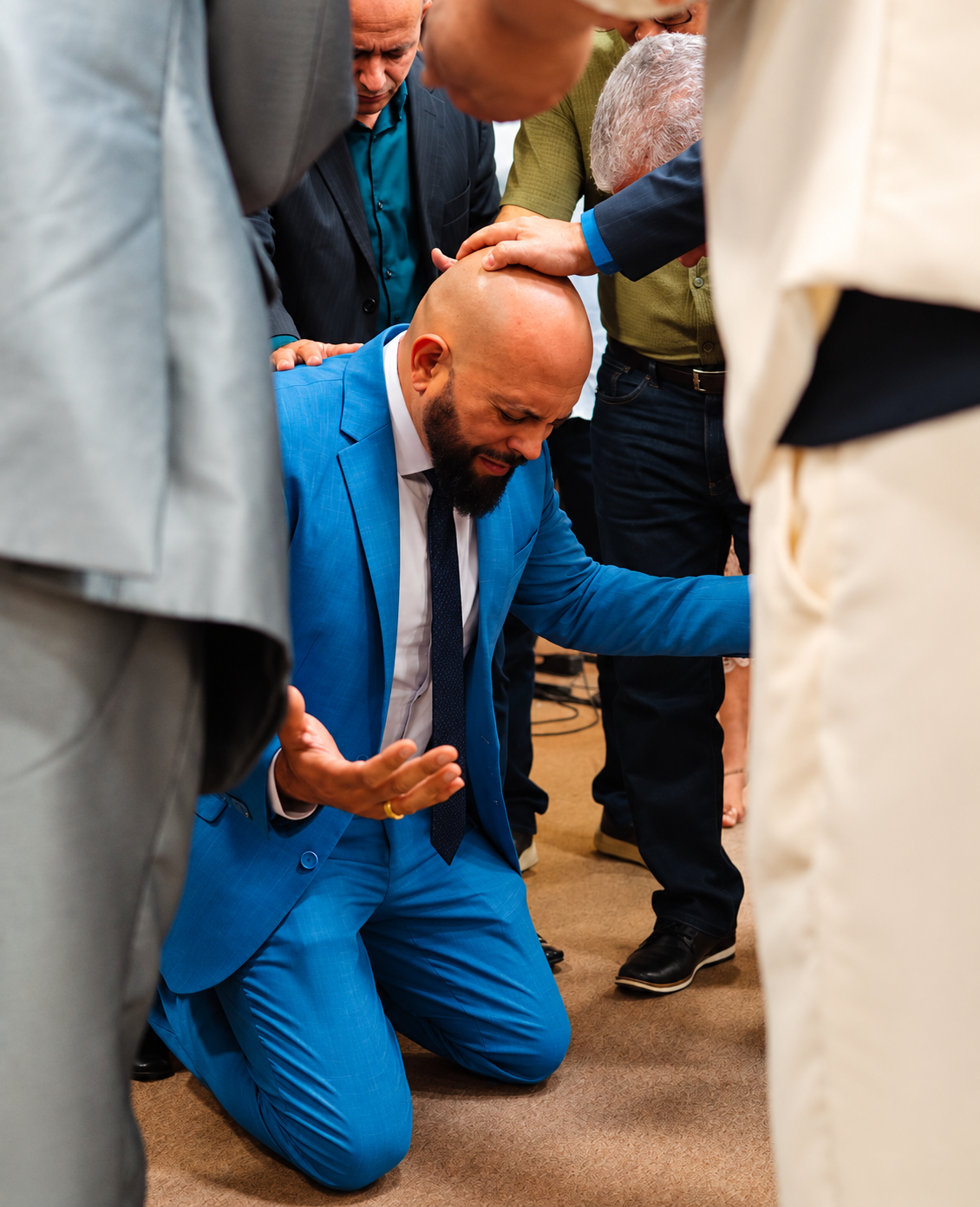 Pastor sendo empossado na igreja